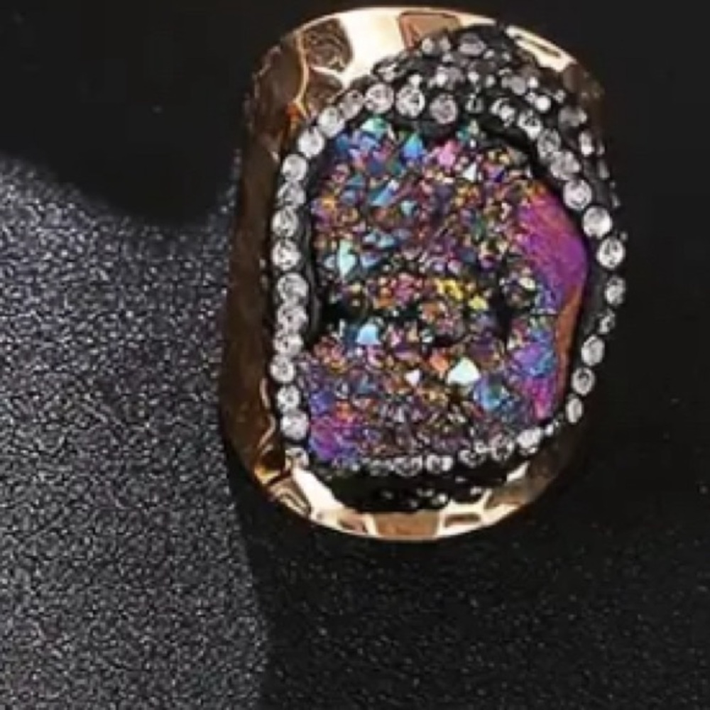 - Ring